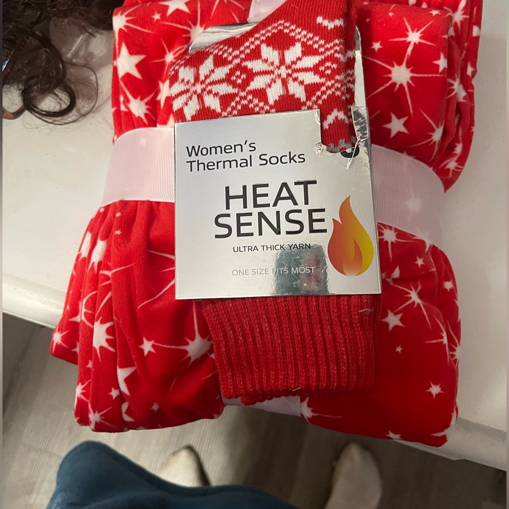 Pajamas Christmas red w/white Velour Sleep Set & Heat Sense Thermal Socks Bundle
